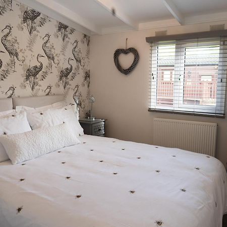 Lakeview Lodge, Builth Wells No Tradesmen Allowed ภายนอก รูปภาพ