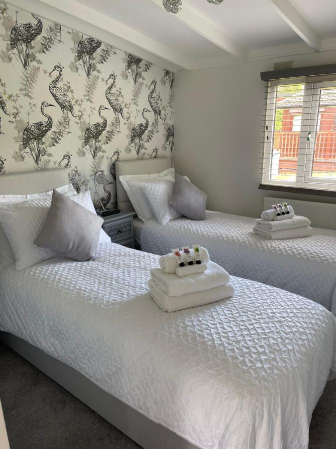 Lakeview Lodge, Builth Wells No Tradesmen Allowed ภายนอก รูปภาพ