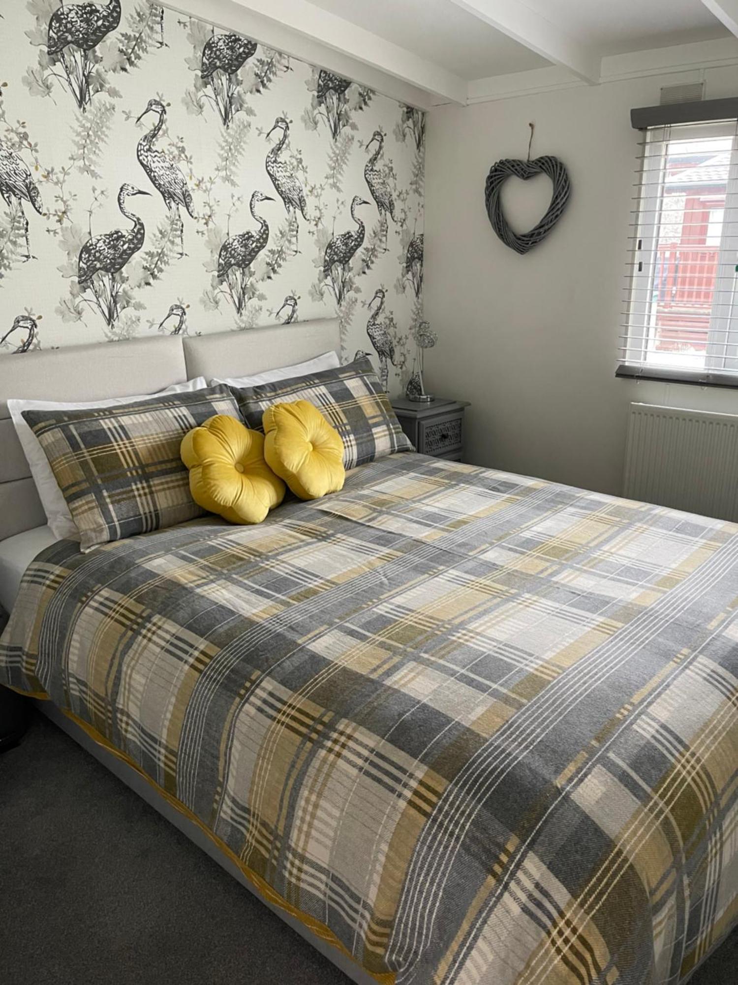 Lakeview Lodge, Builth Wells No Tradesmen Allowed ภายนอก รูปภาพ