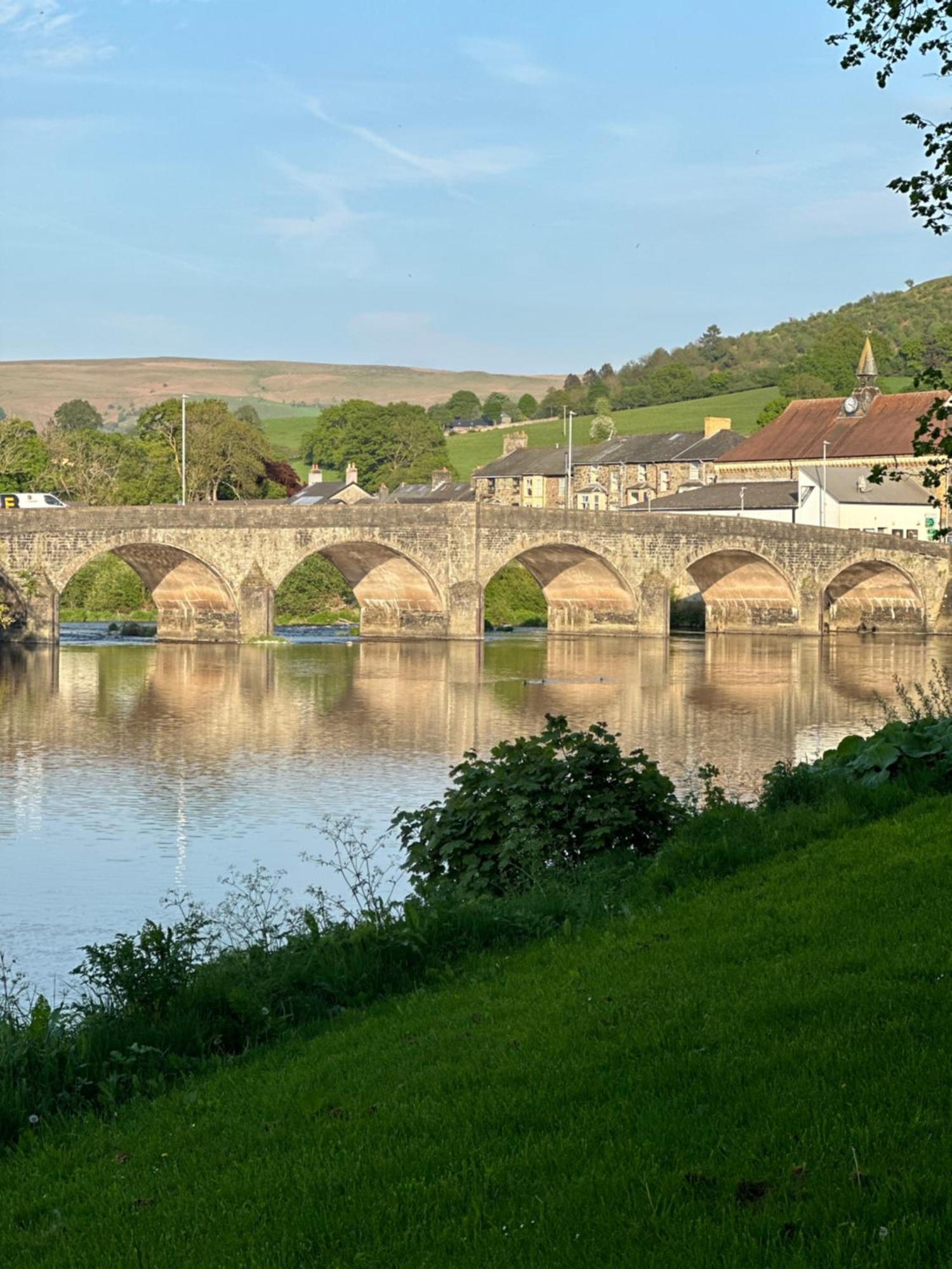 Lakeview Lodge, Builth Wells No Tradesmen Allowed ภายนอก รูปภาพ