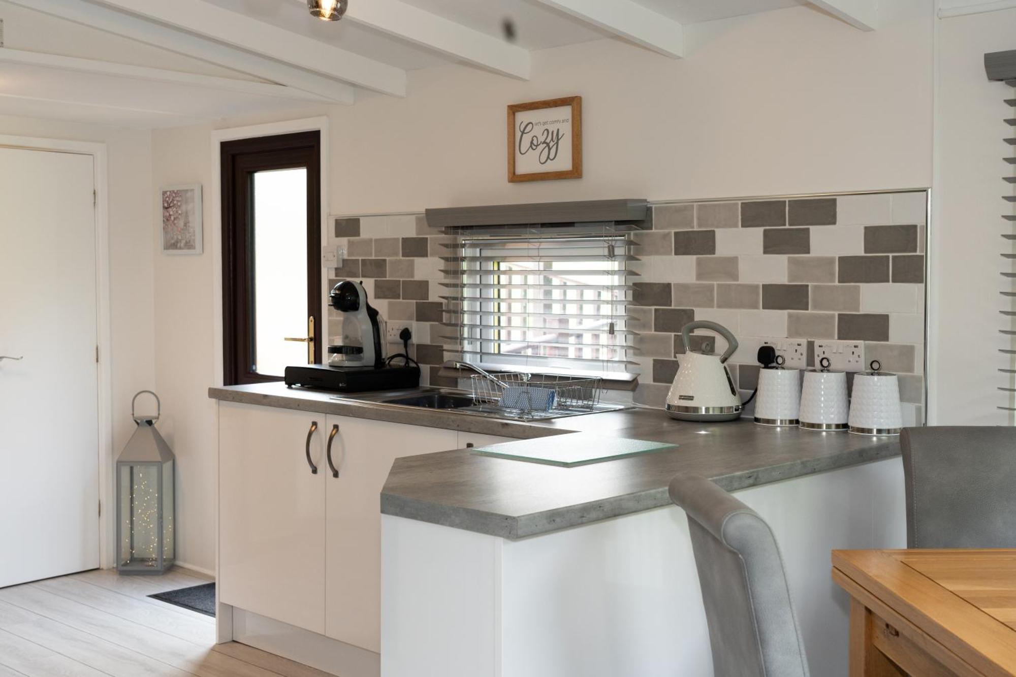 Lakeview Lodge, Builth Wells No Tradesmen Allowed ภายนอก รูปภาพ